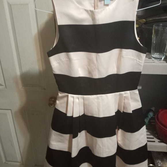 Womens dress size 2   Black & Cream / Tan  color - Picture 1 of 4